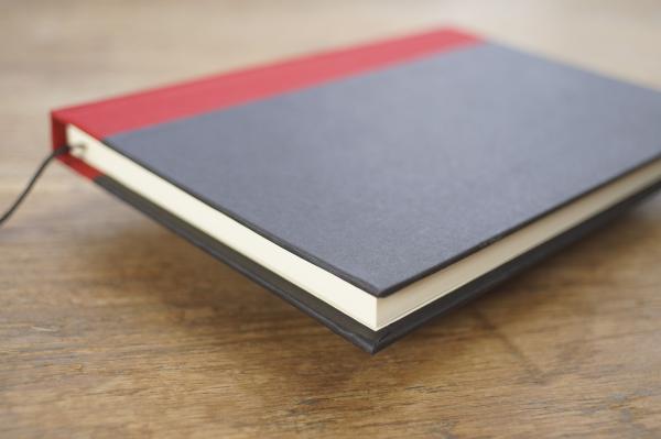 Writing and notebook black, with red linen